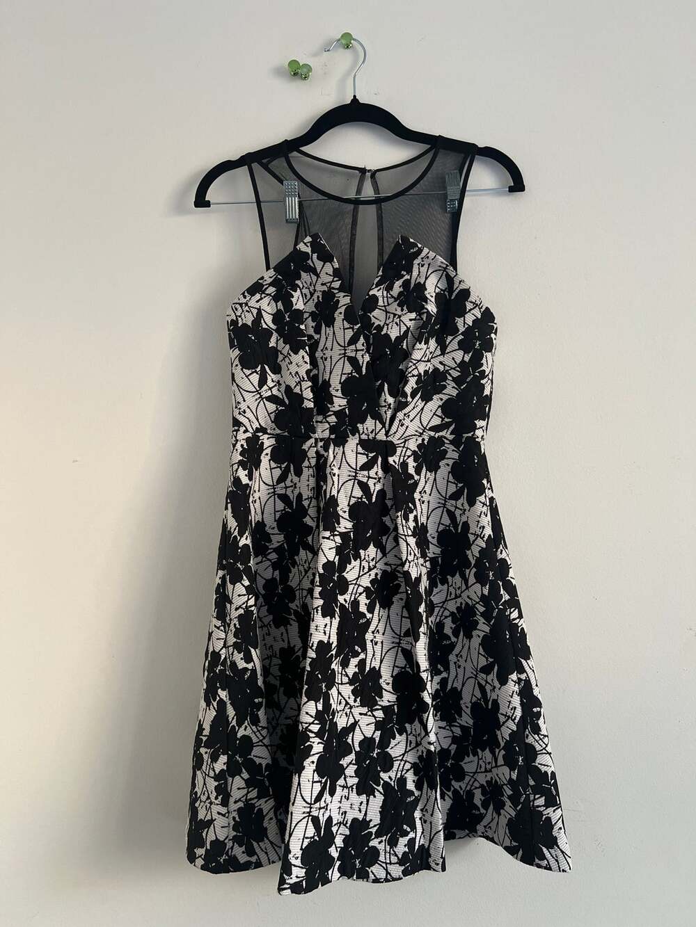NWT BCBGeneration Black Ivory Floral Fit & Flare Cocktail Dress Size 2